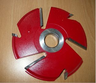 赤のカッターを上げる炭化物の形削り盤のカッター T.C.T のパネルは色を塗りました