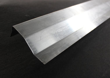 金属を飾ることはアルミニウム天井 Waved 形づけましたオフィスの天井のタイルのための 0.7mm を中断しました