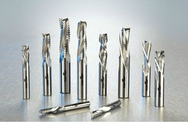 CNC のルーター ビット マイクロ穀物の炭化物 Fwo は木、積層物、人工的な石、プラスチックを切るための螺線形ビットにフルーティングを施します